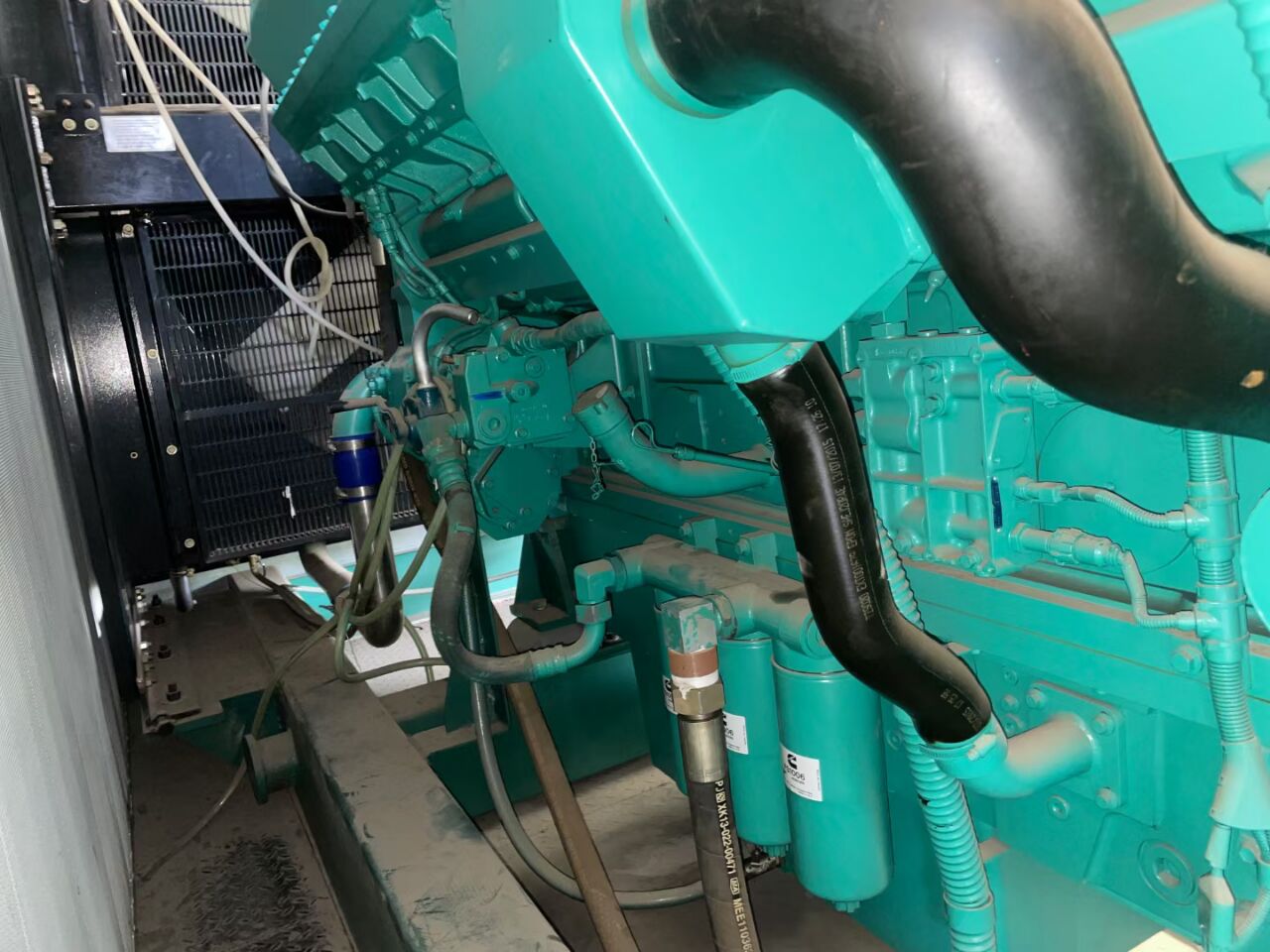 出售進(jìn)口康明斯1600kw發(fā)電機(jī)組