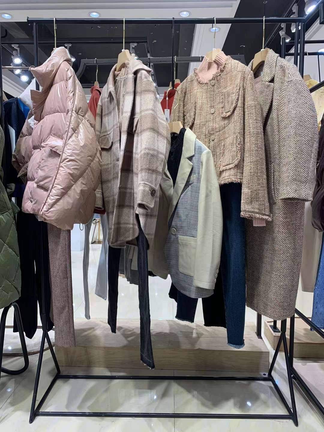 婉甸 2022冬專柜品牌折扣女裝尾貨庫存批發(fā)庫存服裝一手貨源