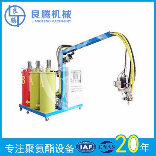 高回彈發(fā)泡機 聚氨酯噴涂機 精密小型發(fā)泡機 低壓灌注發(fā)泡設(shè)備