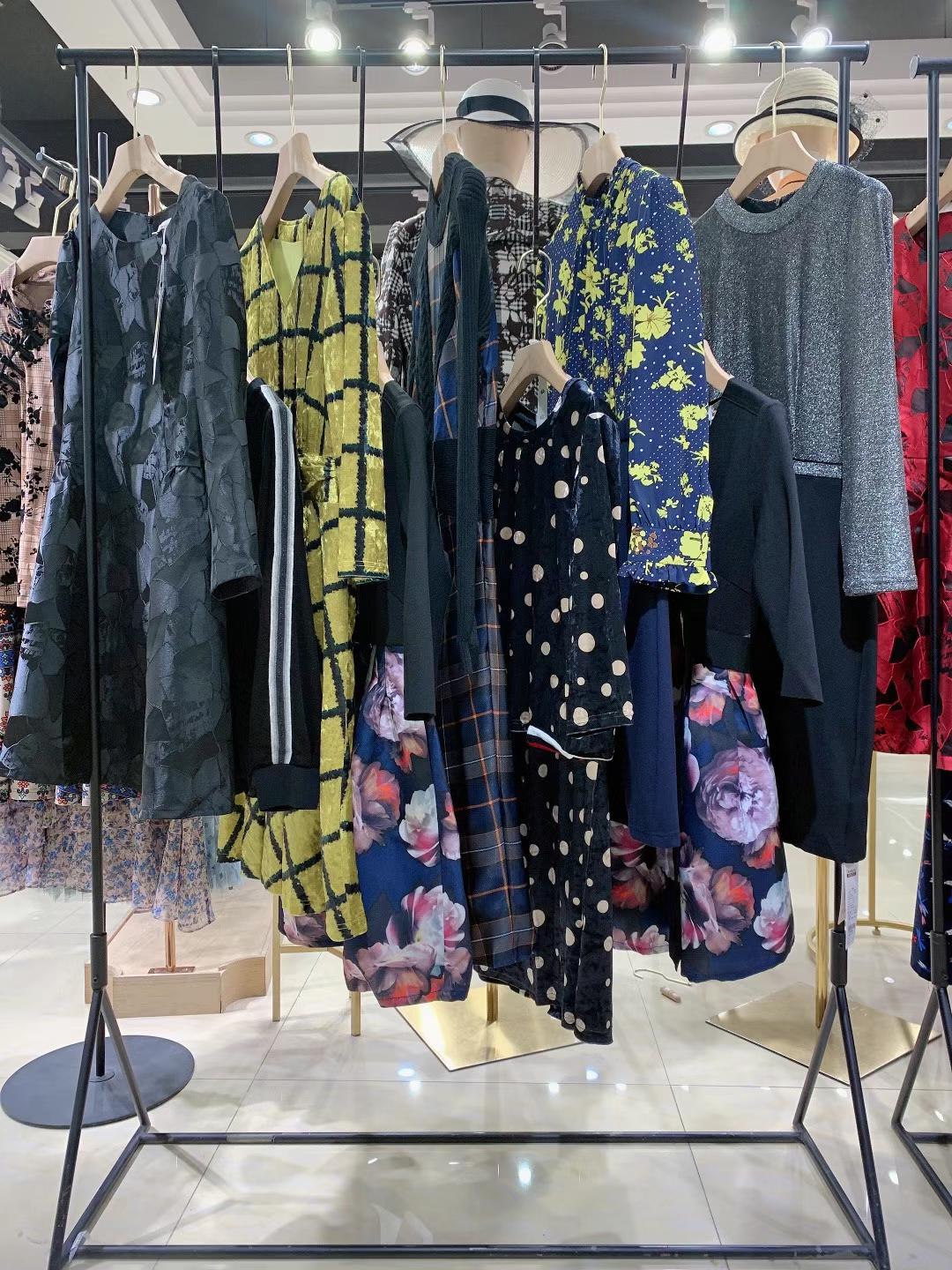 丹慕妮爾2023秋品牌折扣女裝走份批發(fā)廣州十三行服裝直播尾貨供應(yīng)鏈