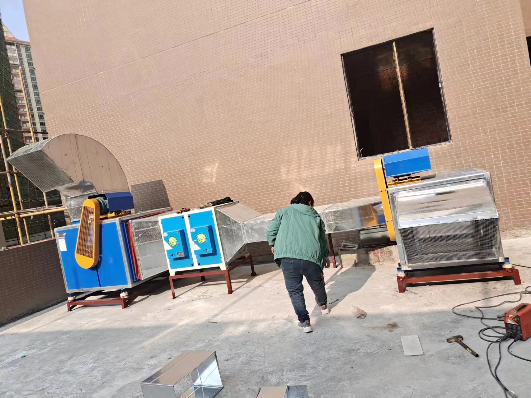 廚房油煙凈化設(shè)備報(bào)價(jià)、廚房排煙設(shè)備工程