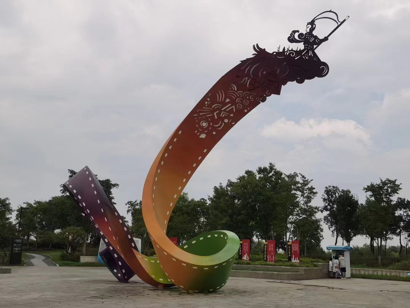 不銹鋼雕塑哪里有   不銹鋼雕塑造型廠家  河北供應(yīng)不銹鋼雕塑