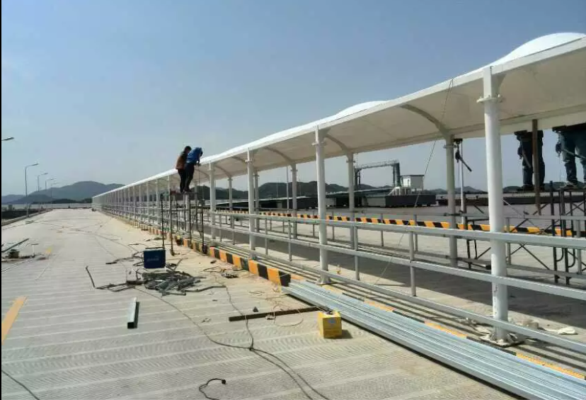 供應汽車停車棚雨蓬 體育看臺雨棚 停車庫遮陽棚制作工期短 價格合理