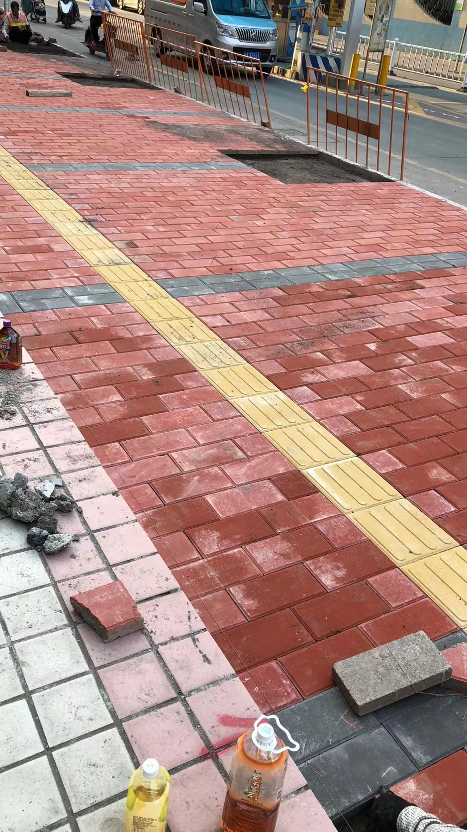 惠州PC磚價(jià)格 不易藏污 抗折強(qiáng)度高 極簡風(fēng)格 人行道路面磚室外地磚