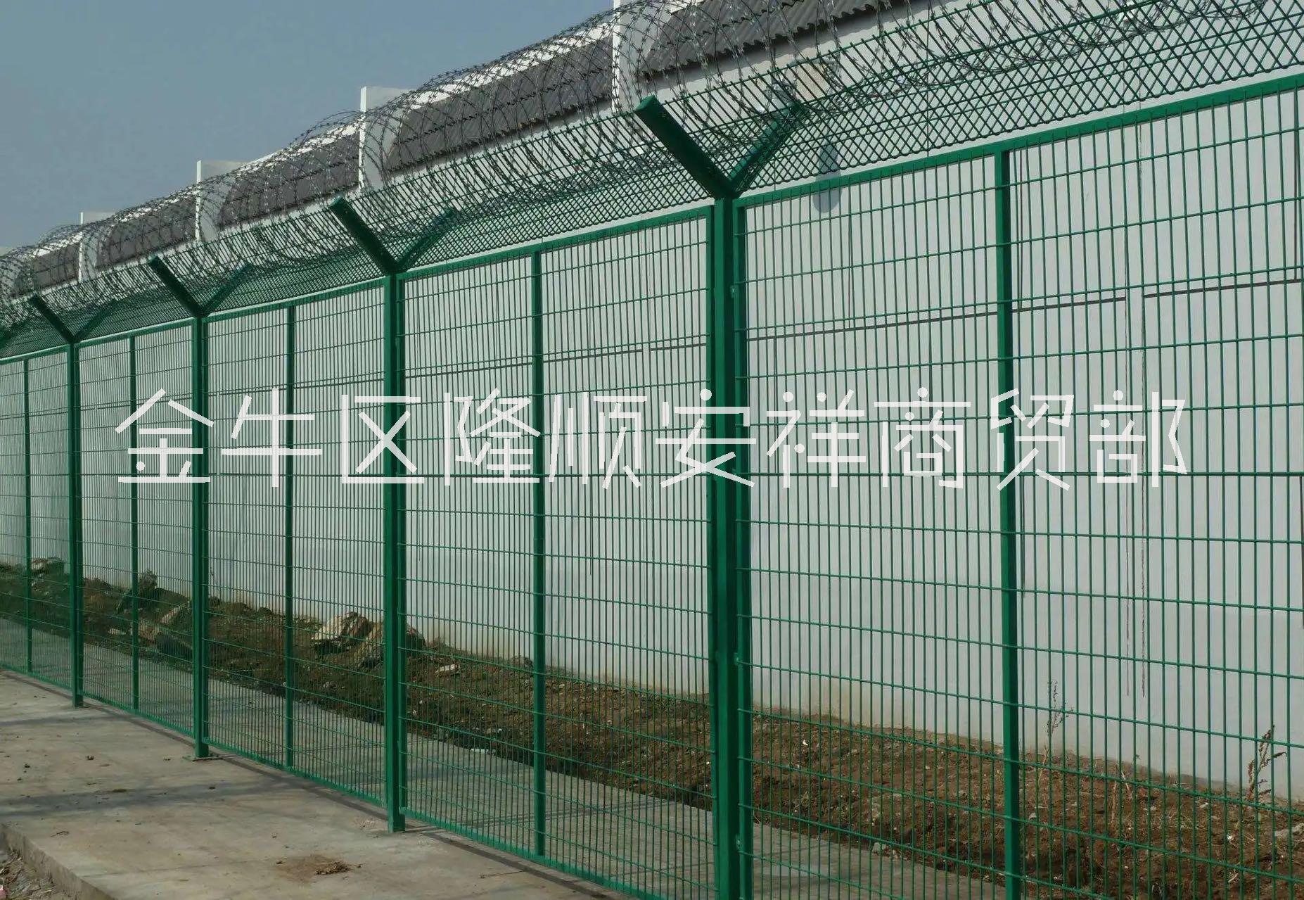 隆順安祥監(jiān)獄圍網(wǎng)焊接刀刺網(wǎng)片菱形刀刺圍墻籬笆網(wǎng)廠家