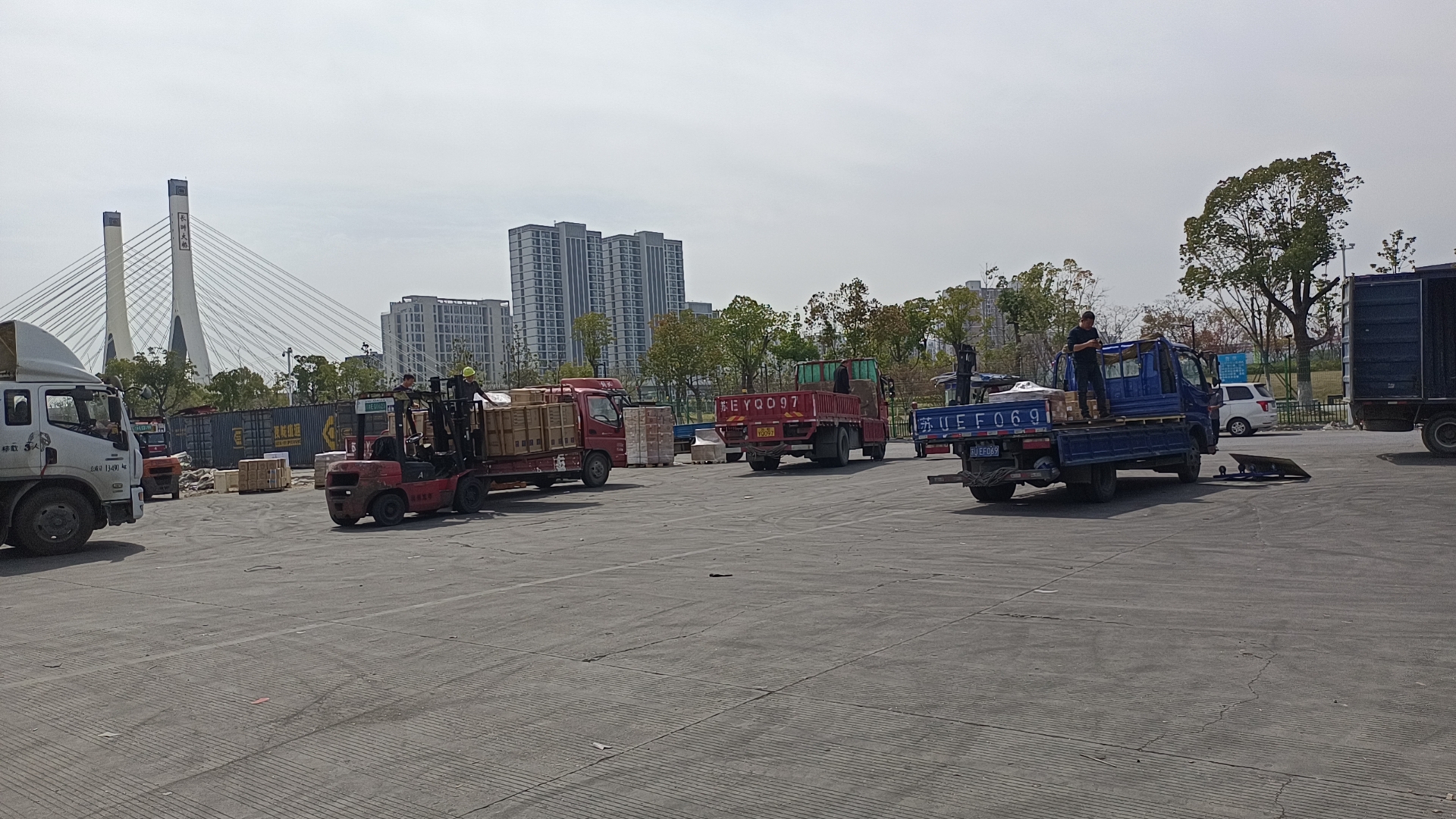 蘇州到畢節(jié)大件公路 整車零擔(dān) 家具物流 轎車托運 危險品專線 化工運輸公司   蘇州往畢節(jié)長途直達(dá)