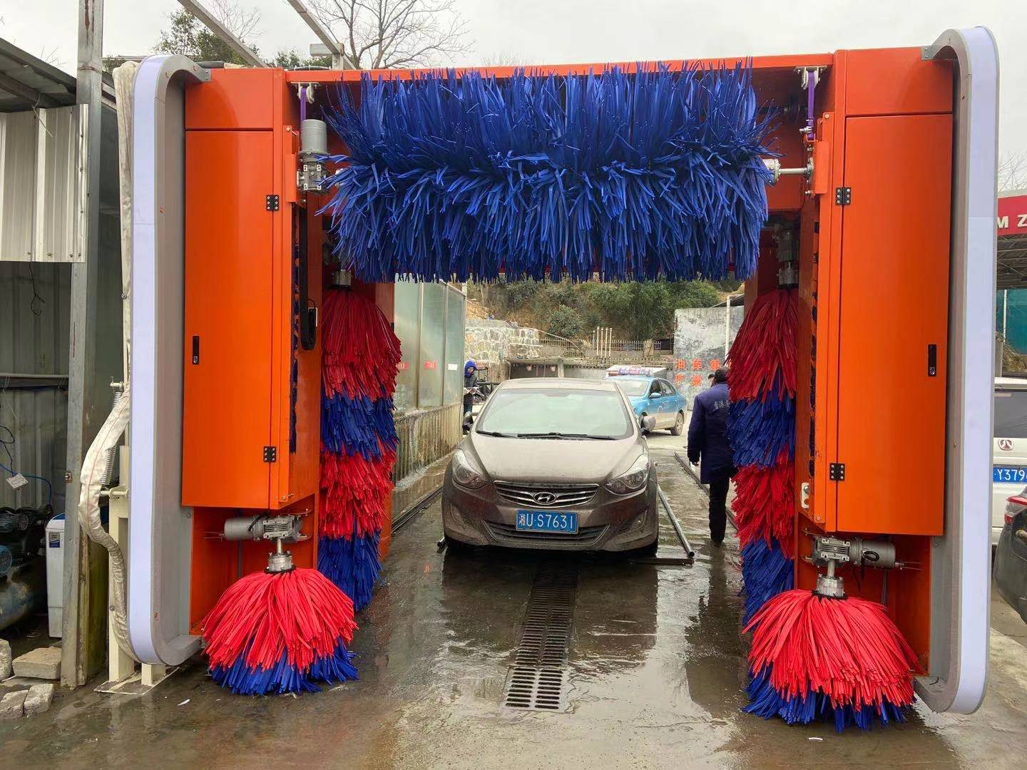 鄭州麥迪斯全自動往復(fù)式洗車機5-MLF  固定風(fēng)干加油站通用洗車機  鄭州洗車機設(shè)備多少錢