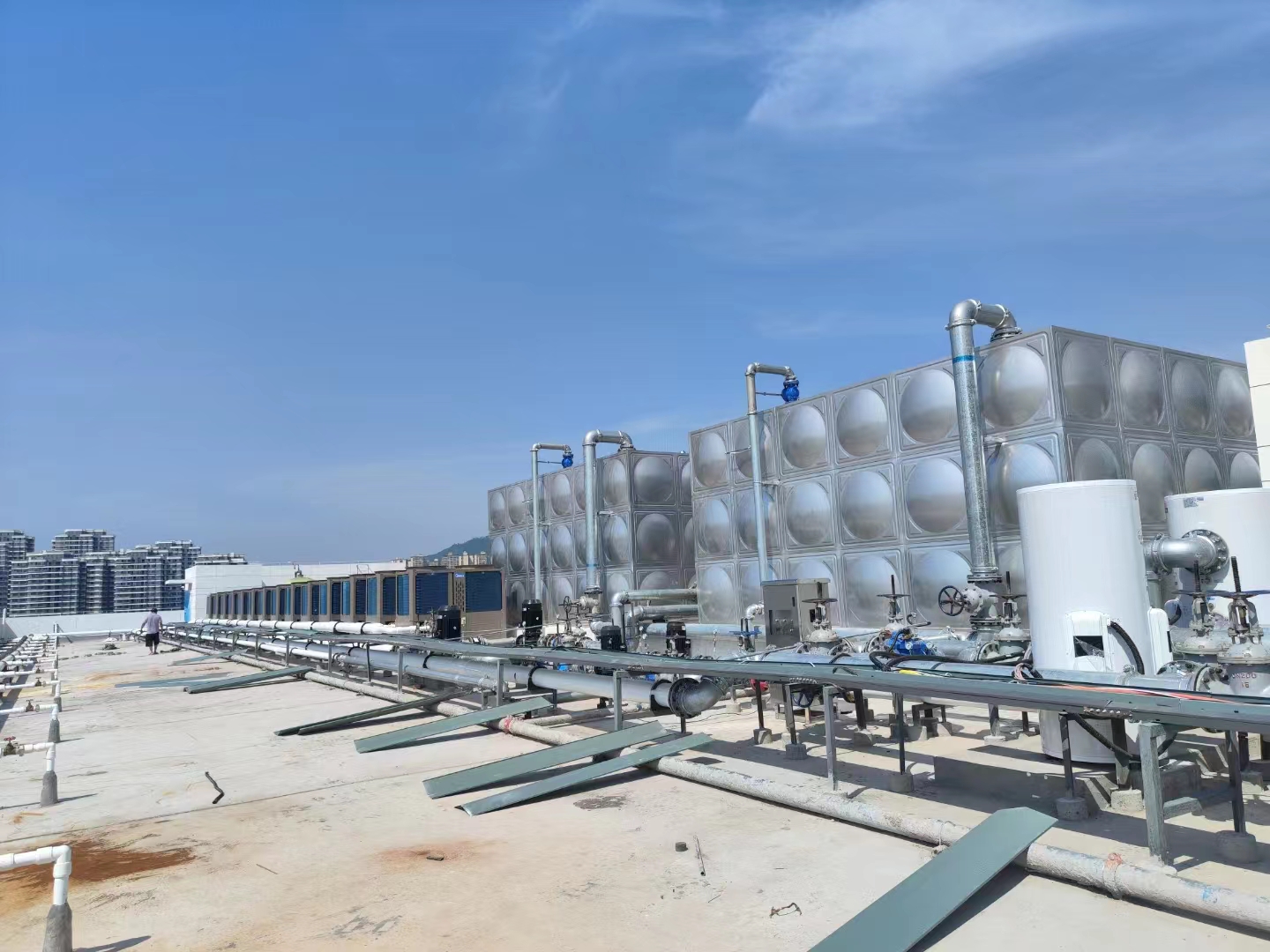 空氣能熱水器安裝-廠家-報價  【成都市光陽不銹鋼設備廠】 空氣能熱水器安裝