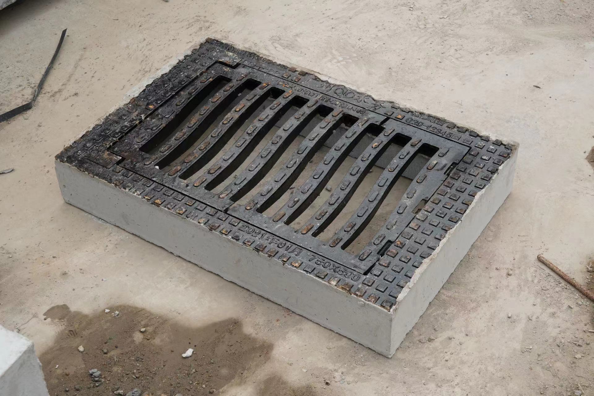 深圳水溝蓋板批發(fā)_價(jià)錢(qián)_供應(yīng)商_聯(lián)系電話【廣州富崇水泥制品有限公司】