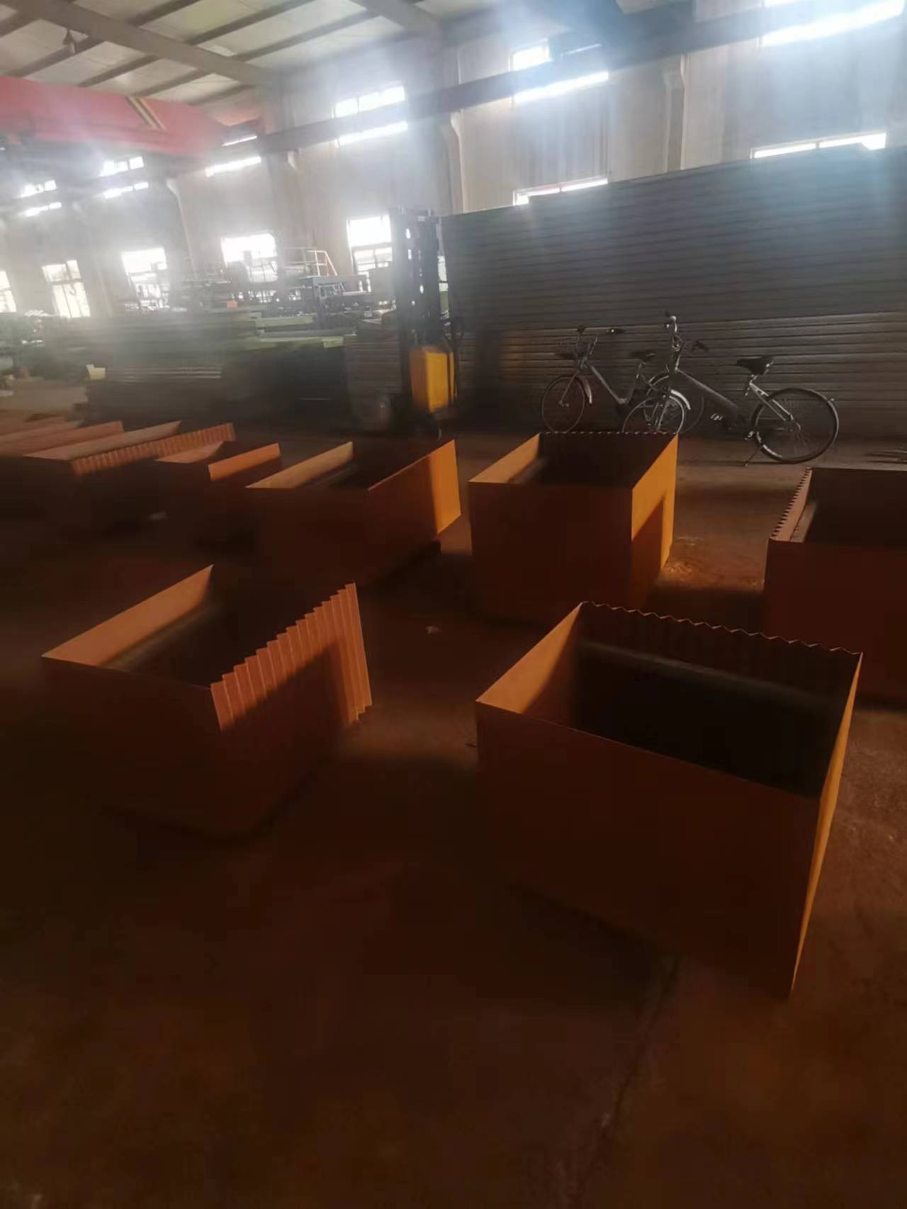 江西供應(yīng)耐侯鋼花箱廠家銷售、供應(yīng)商熱線、多少錢、公司批發(fā) 廠家耐侯鋼花箱制作