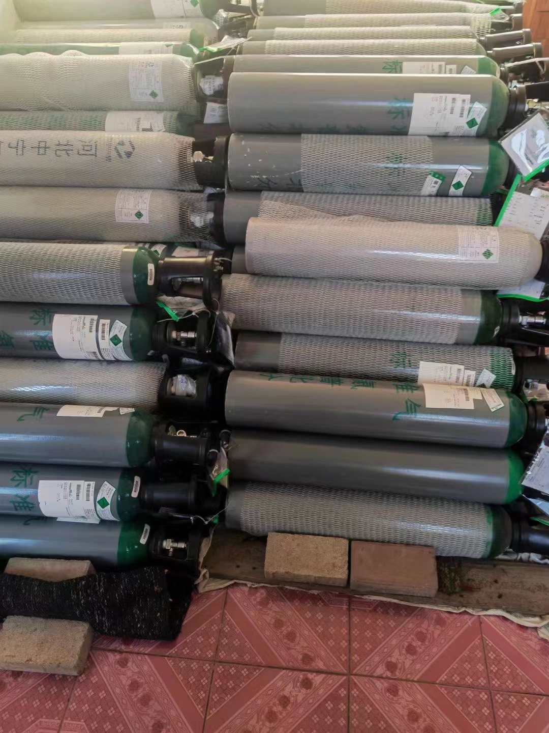 江西供應多種規(guī)格高純度標準氣體 混合氣工業(yè)氣體 4L/8L/40L