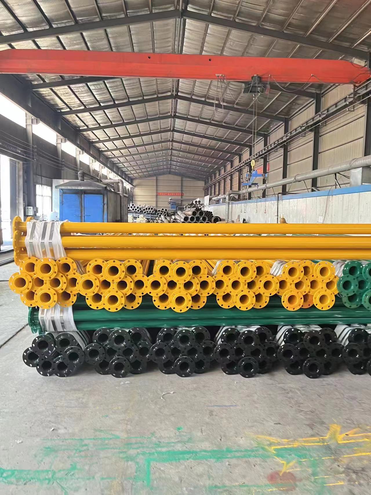 鍍鋅鋼管的材質(zhì)（銘塑鋼管DN15-200）耐沖擊性好、具有較好的耐化學(xué)腐蝕性能、用作市政用于海水循環(huán)