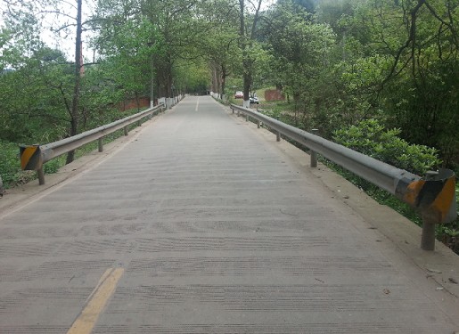 貴陽鄉(xiāng)村公路波形護(hù)欄