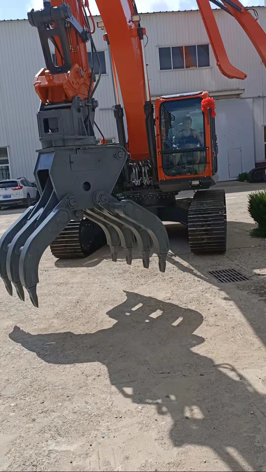 液壓旋轉(zhuǎn)抓木機(jī)   適用于各種廢鋼