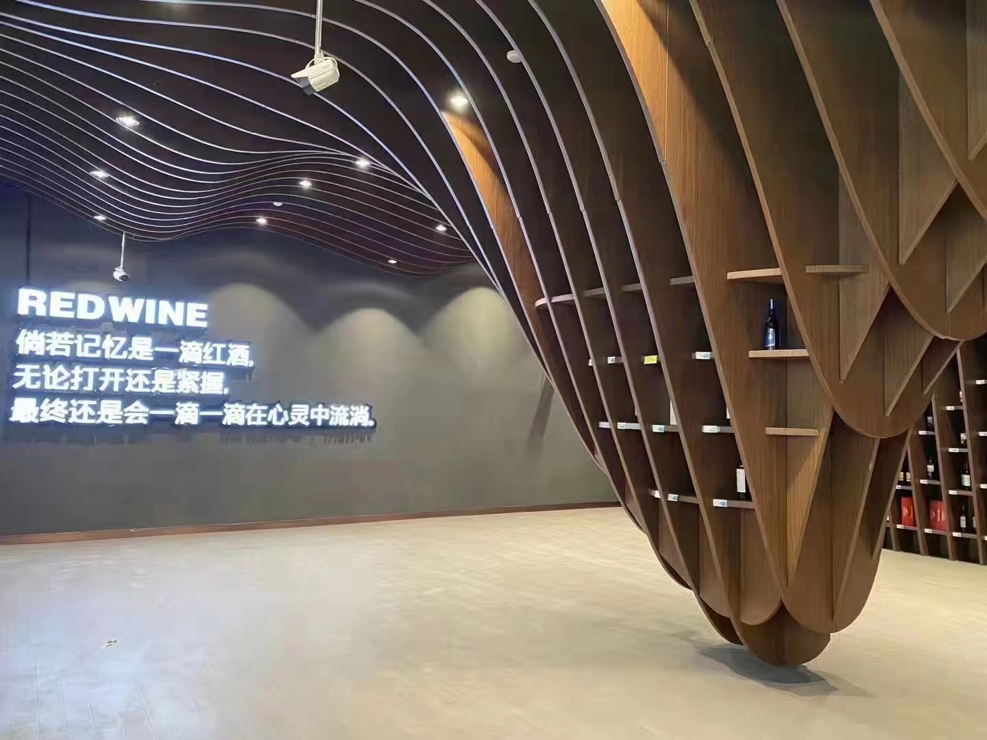 佛山弧面鋁方通拉彎木紋方管