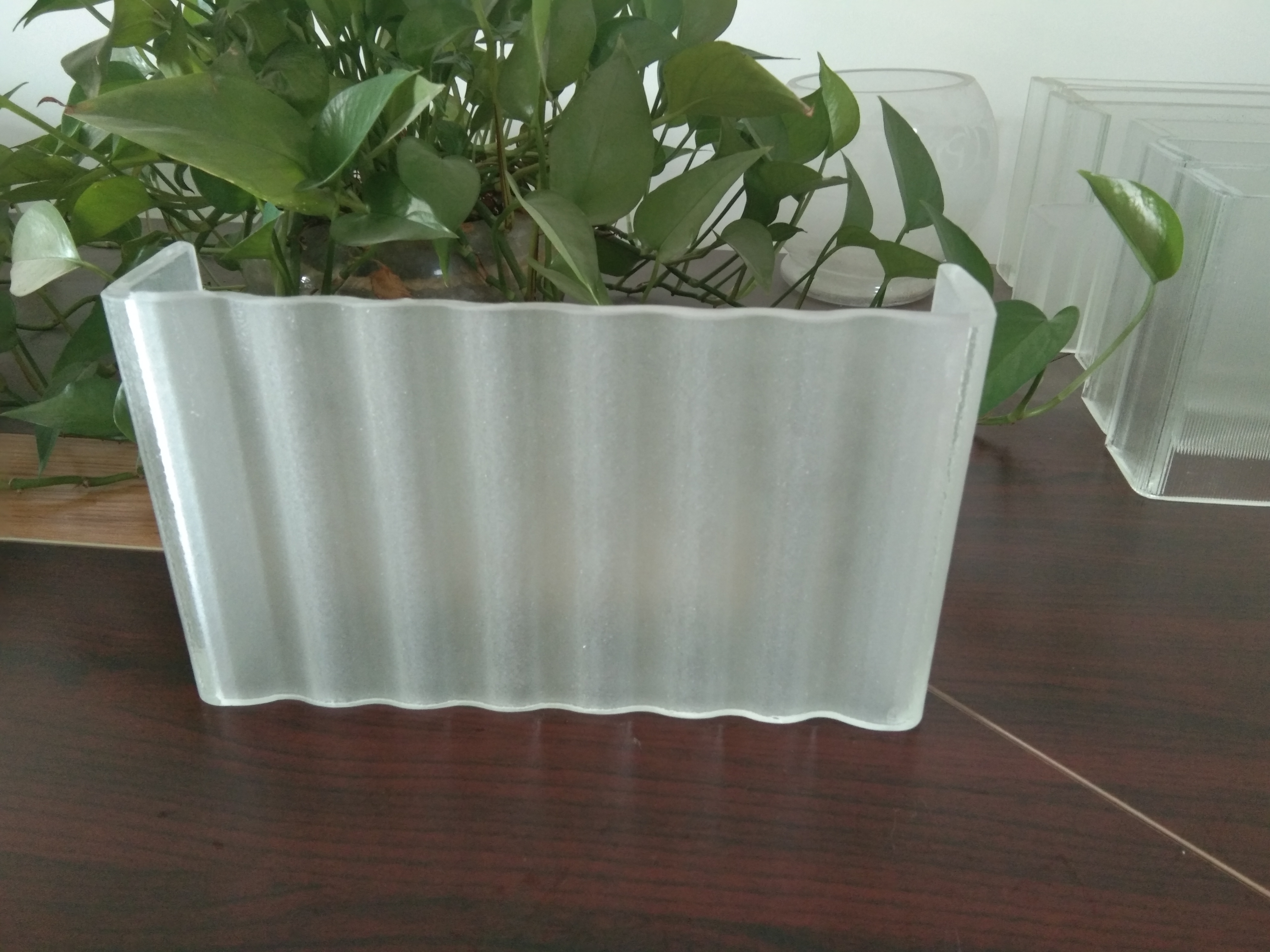 定做超白玻 藝術(shù)噴砂u型裝飾玻璃 特種U玻加工廠 無(wú)錫U型玻璃