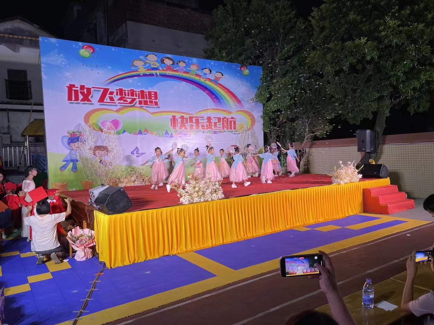 三水美食節(jié)攤位搭建公司大量桁架背景攤位帳篷出租龍門架T臺舞臺制作安裝