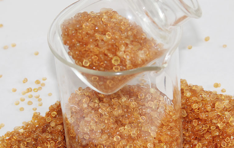 生產(chǎn)批發(fā)零售膠合板牛皮熬制顆粒狀骨膠 工業(yè)骨膠 粘合劑 牛皮膠