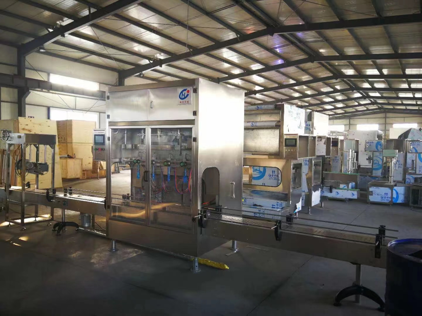 宏健灌裝設(shè)備4頭半自動(dòng)流水灌裝機(jī) 白酒灌裝設(shè)備 醬油醋灌裝機(jī)