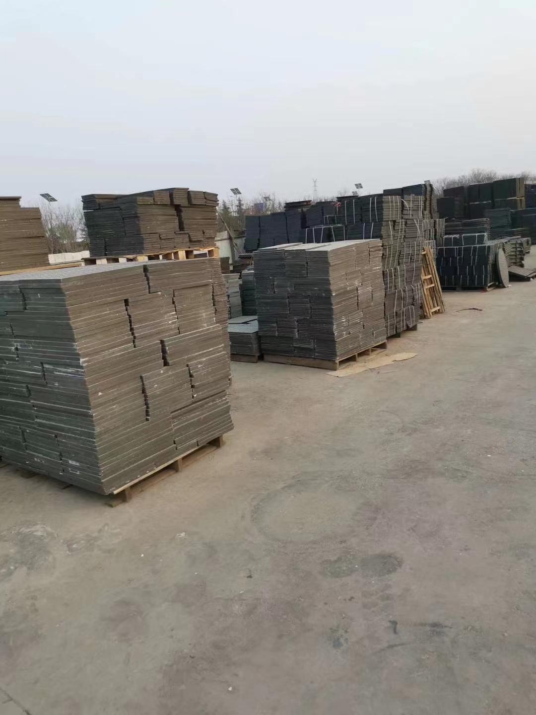 鄭州復(fù)合井蓋批發(fā)_多少錢_廠價出售_生產(chǎn)廠家【新鄭市容與建材商行】