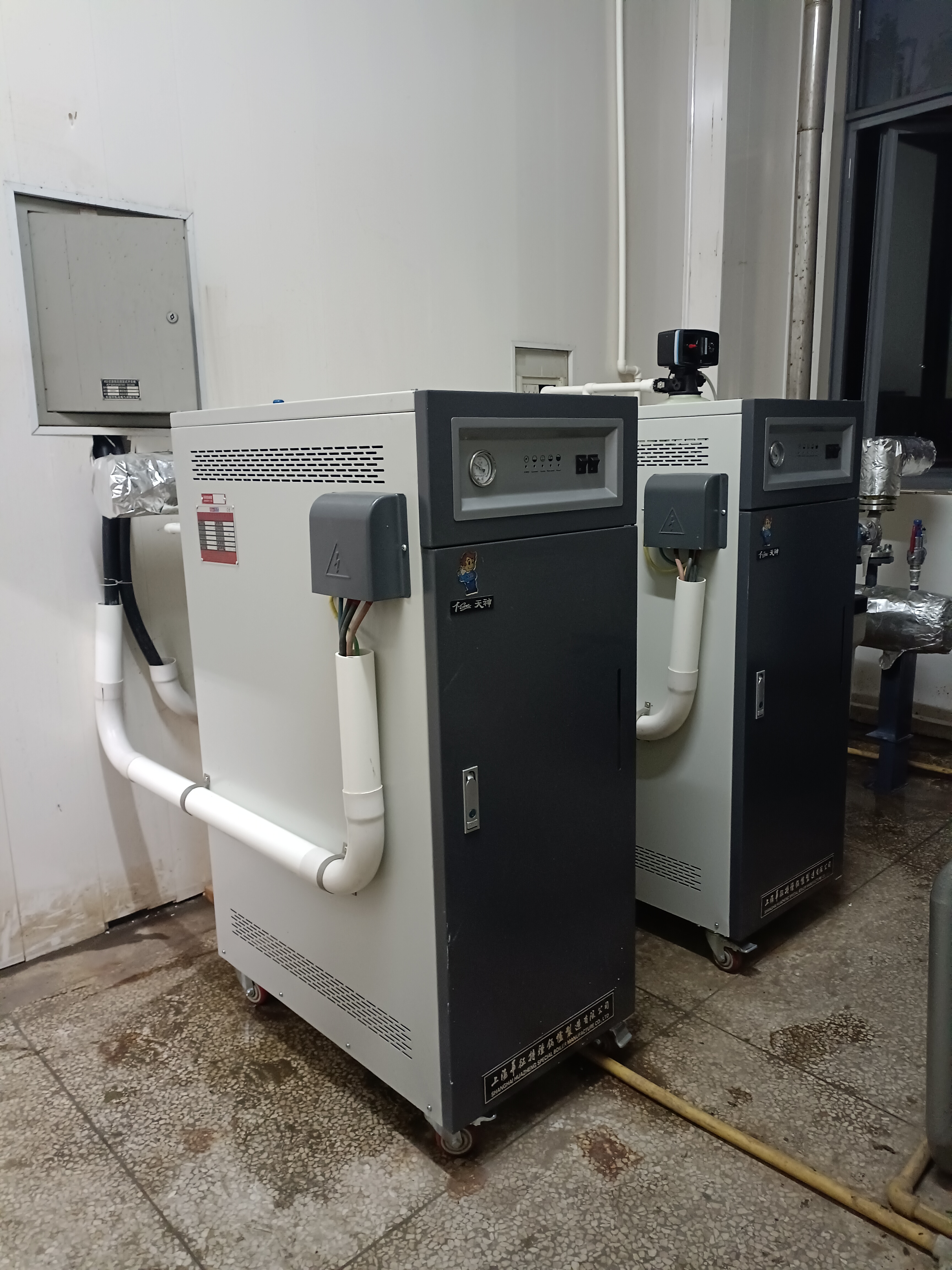 電蒸汽發(fā)生器36kw 電熱水鍋爐 電熱水爐