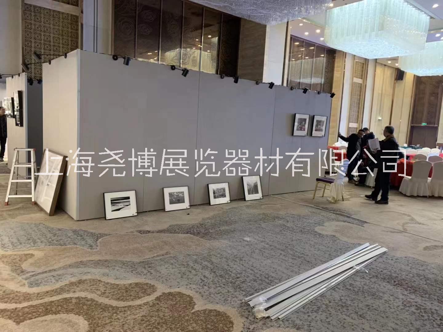 供應(yīng)上海無縫展板出租，無縫板租賃，無縫藝術(shù)展墻，掛畫展墻安裝 無縫書畫展板