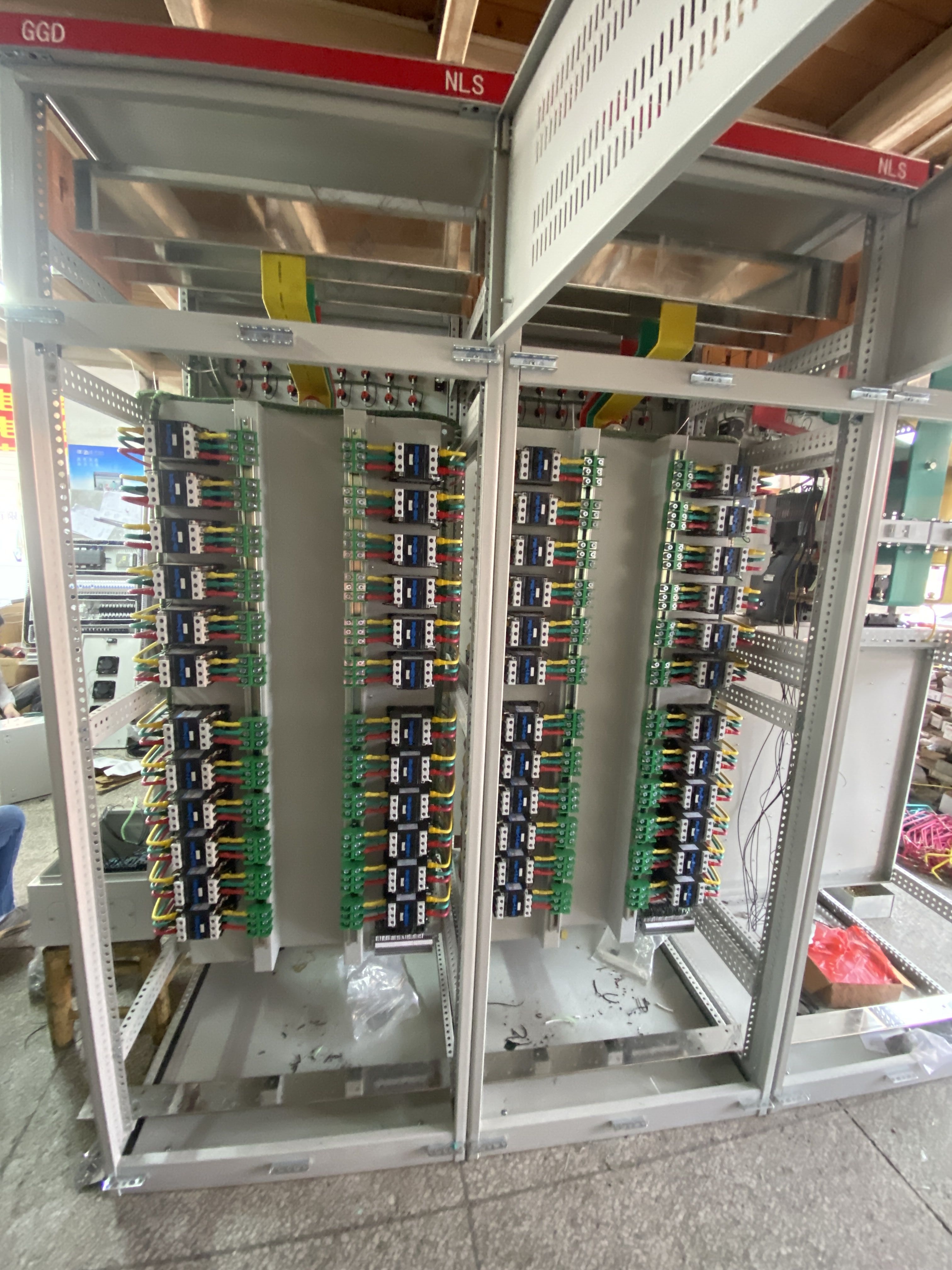 易盟一特變頻控制柜 易盟一特變頻控制柜，PLC控制柜，軟啟動(dòng)柜，自動(dòng)化控制系統(tǒng) 長(zhǎng)沙變頻控制柜，PLC控制柜，軟啟動(dòng)柜