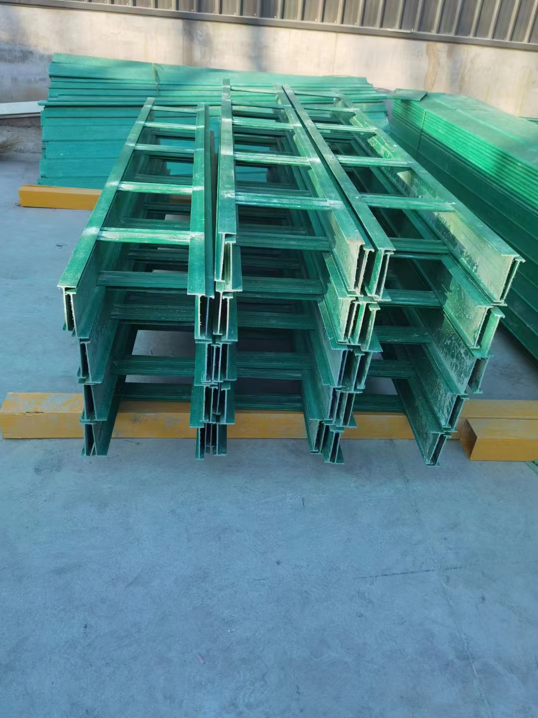 槽式電纜橋架 電纜橋架 玻璃鋼電纜橋架 走線槽防火絕緣管箱