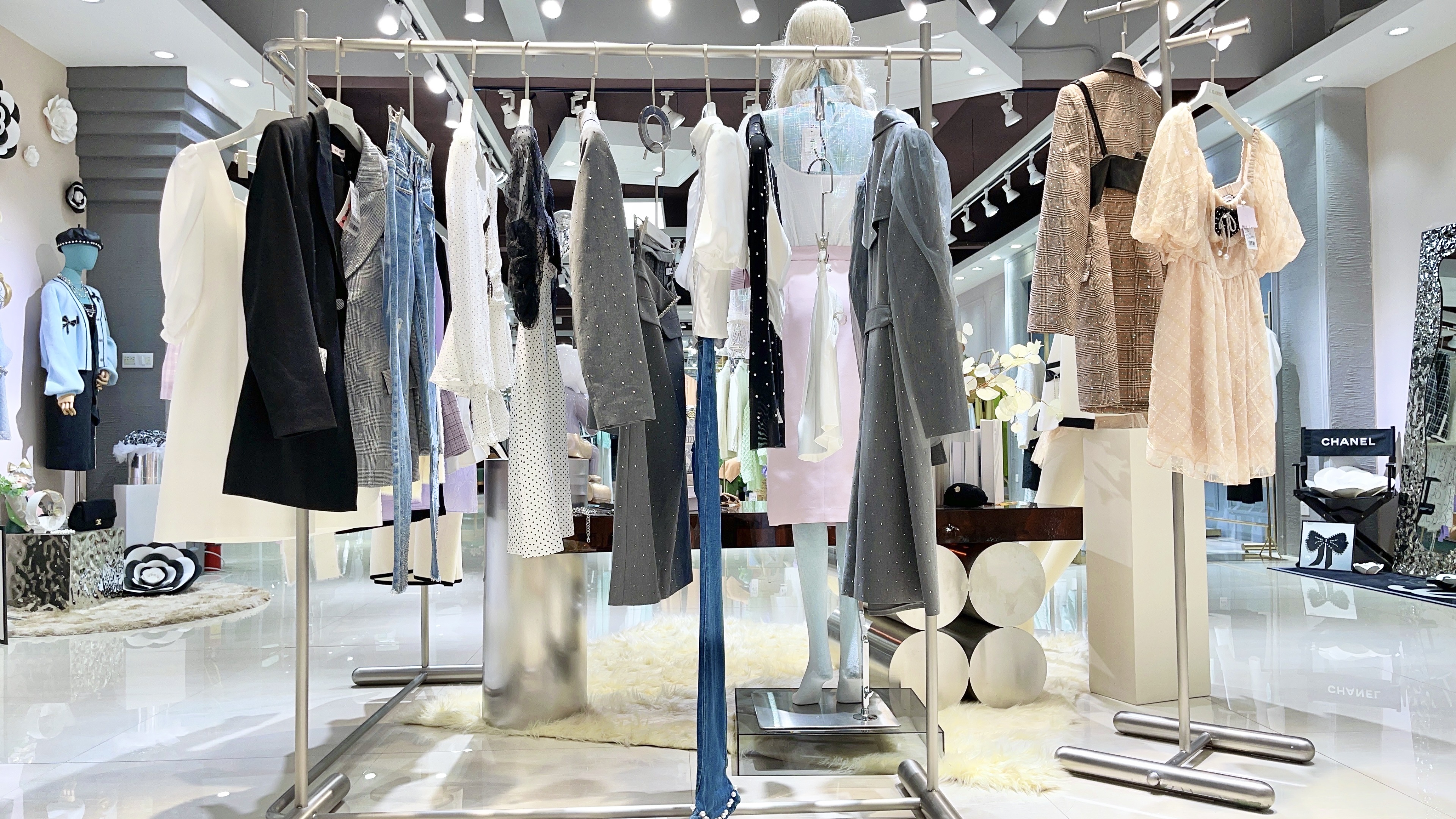 女裝品牌MisiCamii撤柜回貨  班曉雪專柜走份