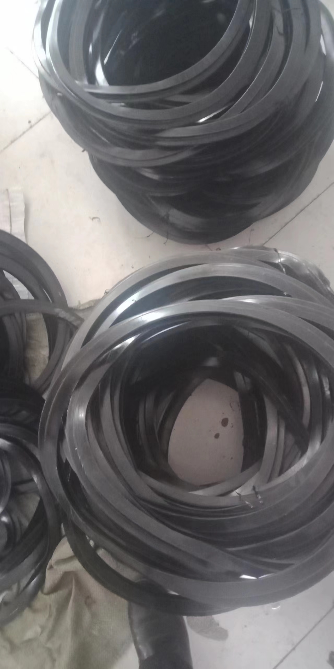 山西井蓋橡膠墊現(xiàn)貨直發(fā)-生產(chǎn)批發(fā)-可定制哪家好【衡水天河工程橡塑有限公司】