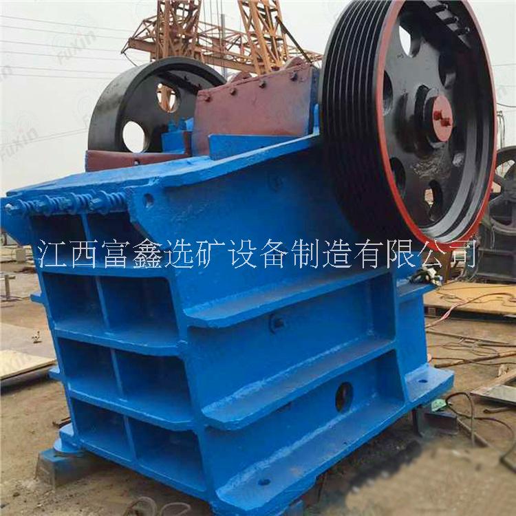 PE顎式破碎機(jī) 小型移動(dòng)石灰石碎石制砂機(jī) 鄂式粉碎機(jī)