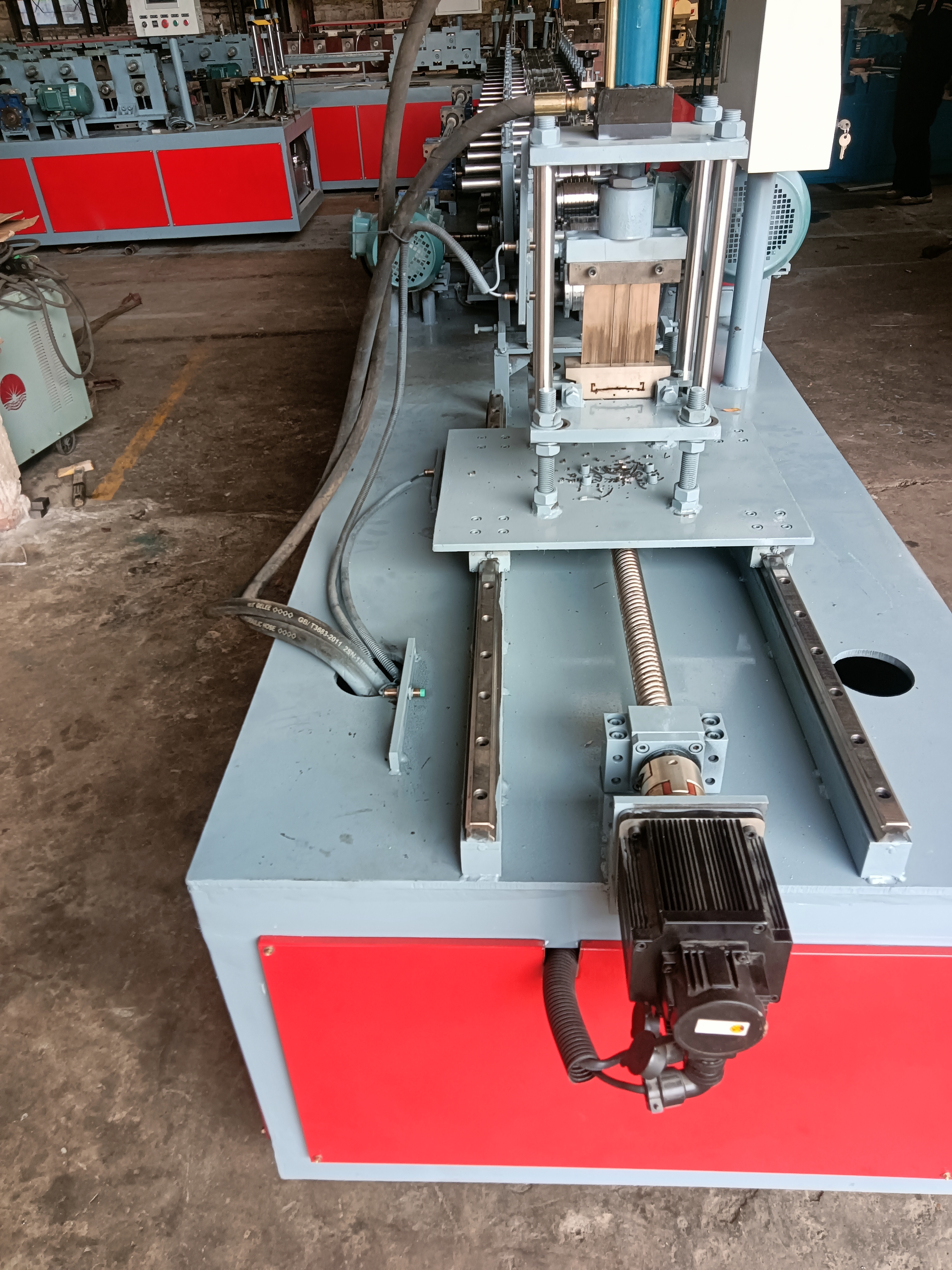 方形燈支架批發(fā)價(jià)格，薄板成型機(jī)報(bào)價(jià)