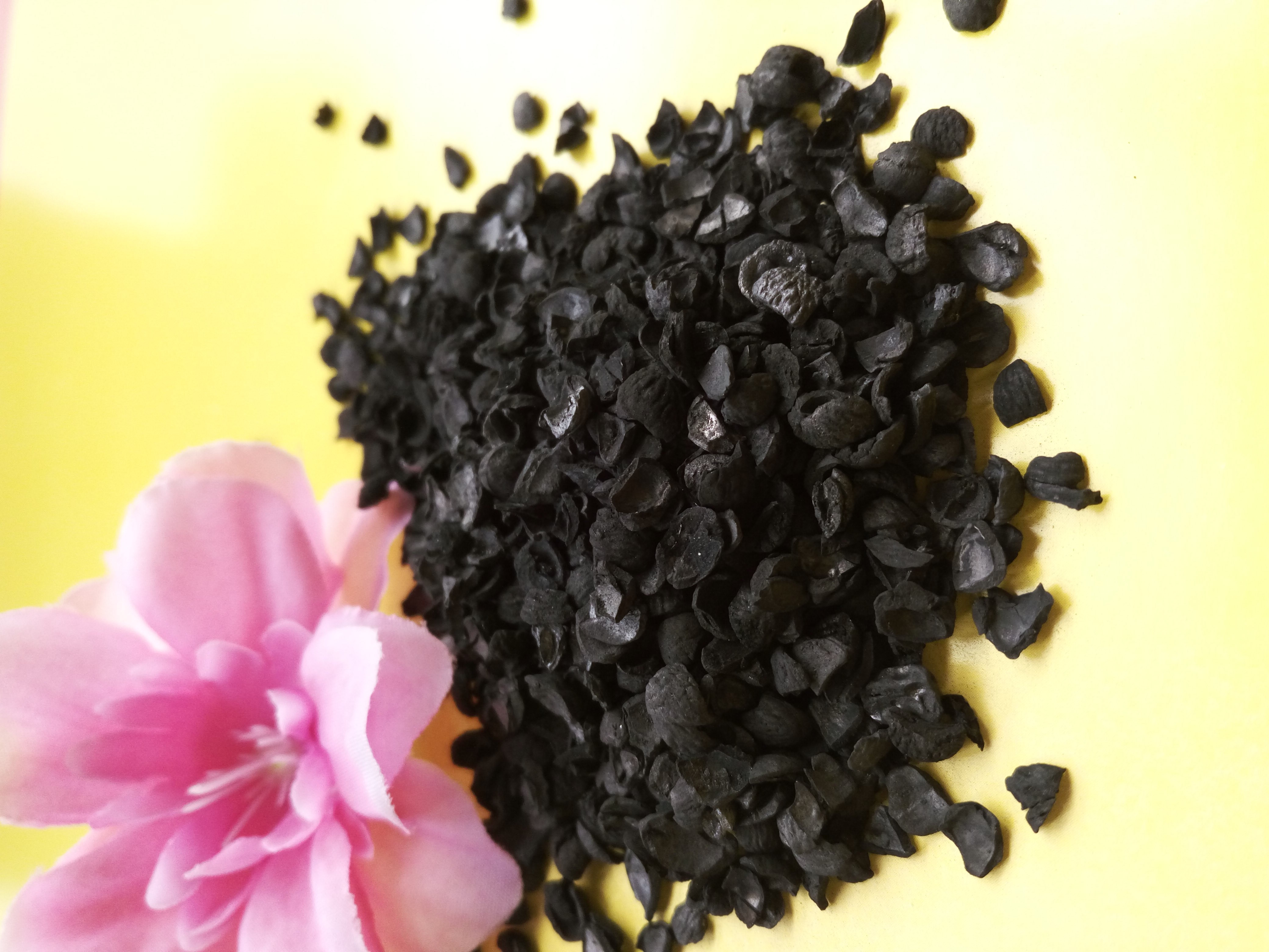 凈水果殼活性炭多少錢一噸  果殼活性炭廠家供應(yīng)現(xiàn)貨批發(fā)
