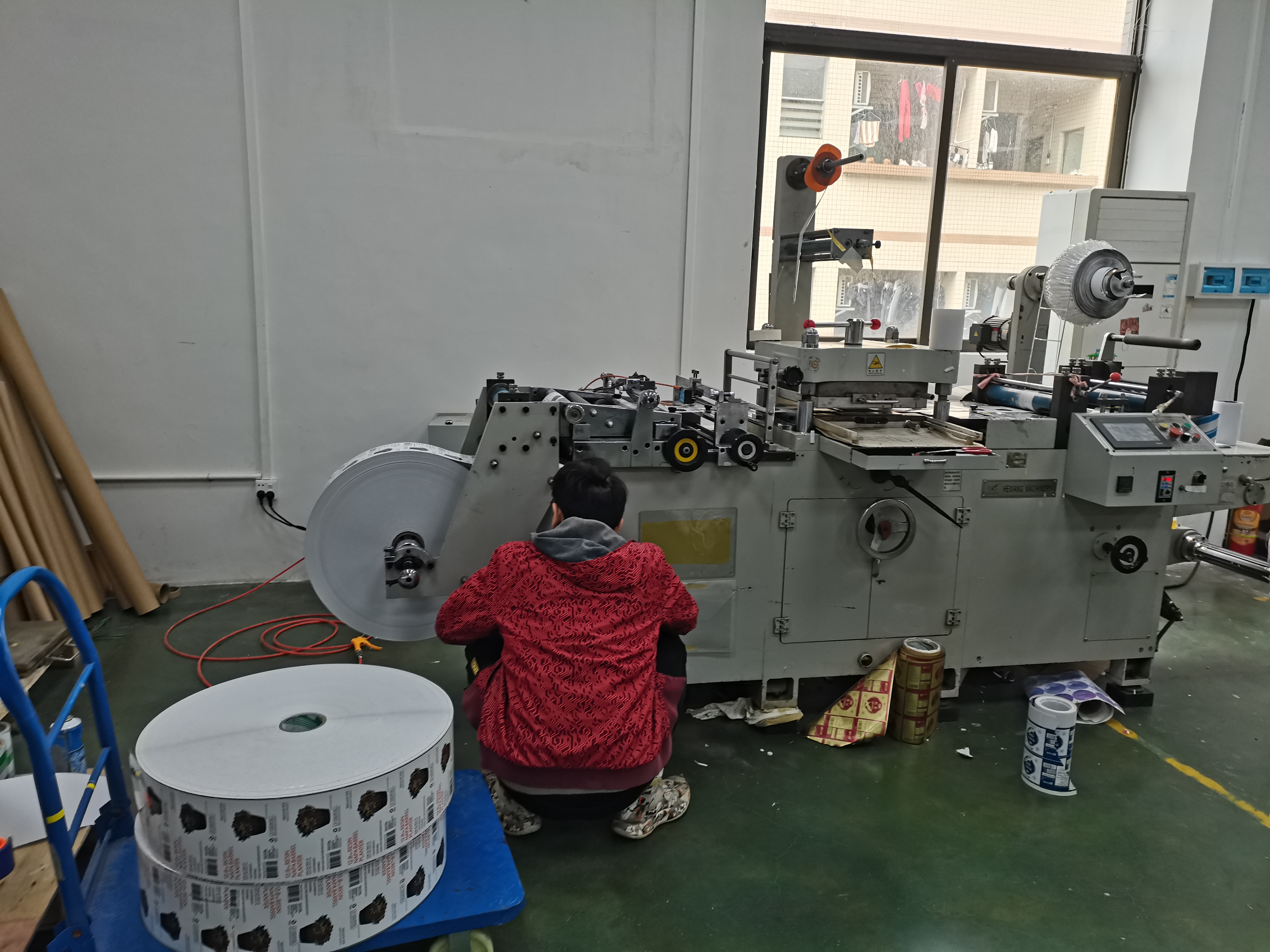 不干膠標(biāo)簽印刷廠 定做卷筒廣告貼紙 不干膠標(biāo)簽貼紙