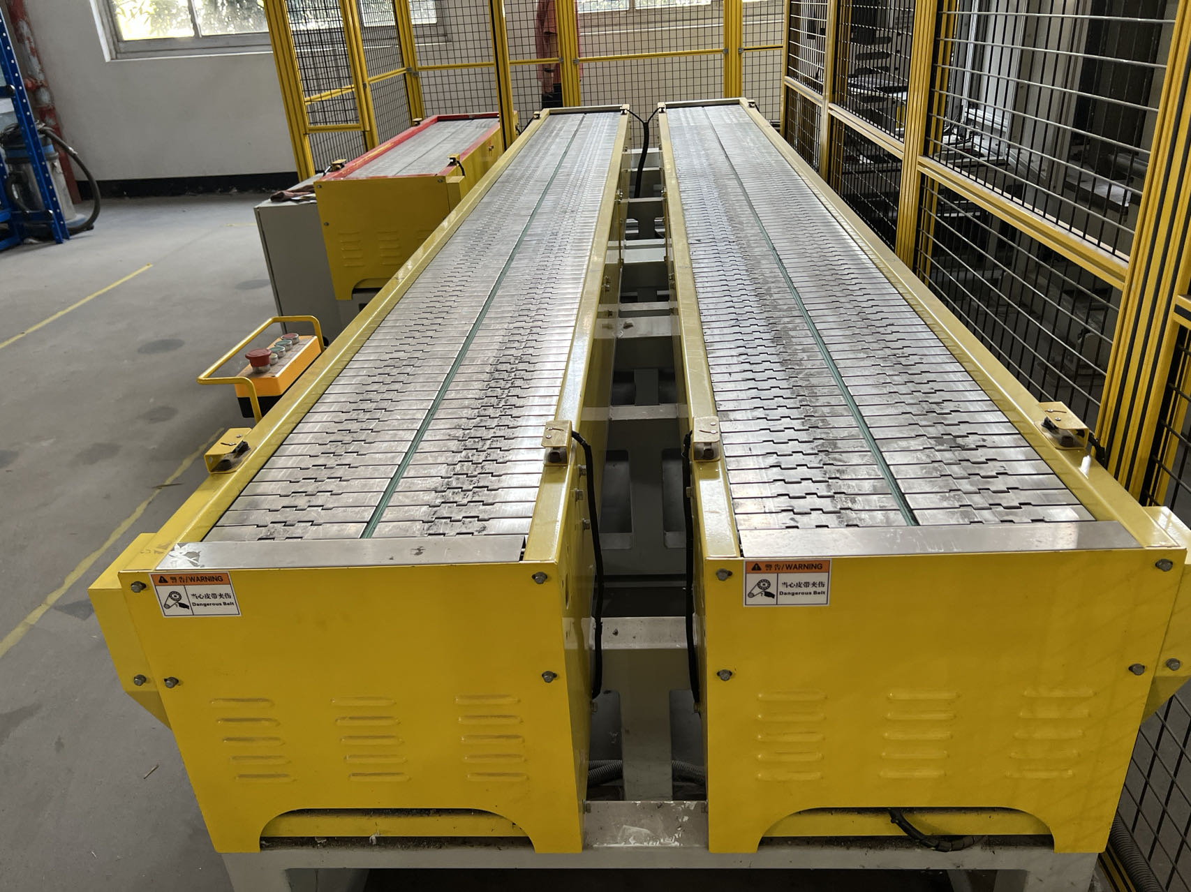 轉(zhuǎn)彎輸送機(jī)  輸送機(jī) 網(wǎng)帶輸送機(jī) 鏈板輸送機(jī)  網(wǎng)帶輸送機(jī) 網(wǎng)帶 山東亞億重工機(jī)械有限公司 網(wǎng)帶照片