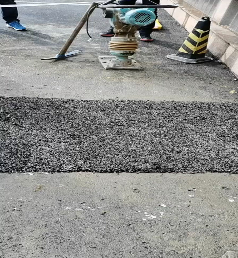 濟南小區(qū)路面瀝青冷補料、井蓋周邊修補料、瀝青公路冷補料