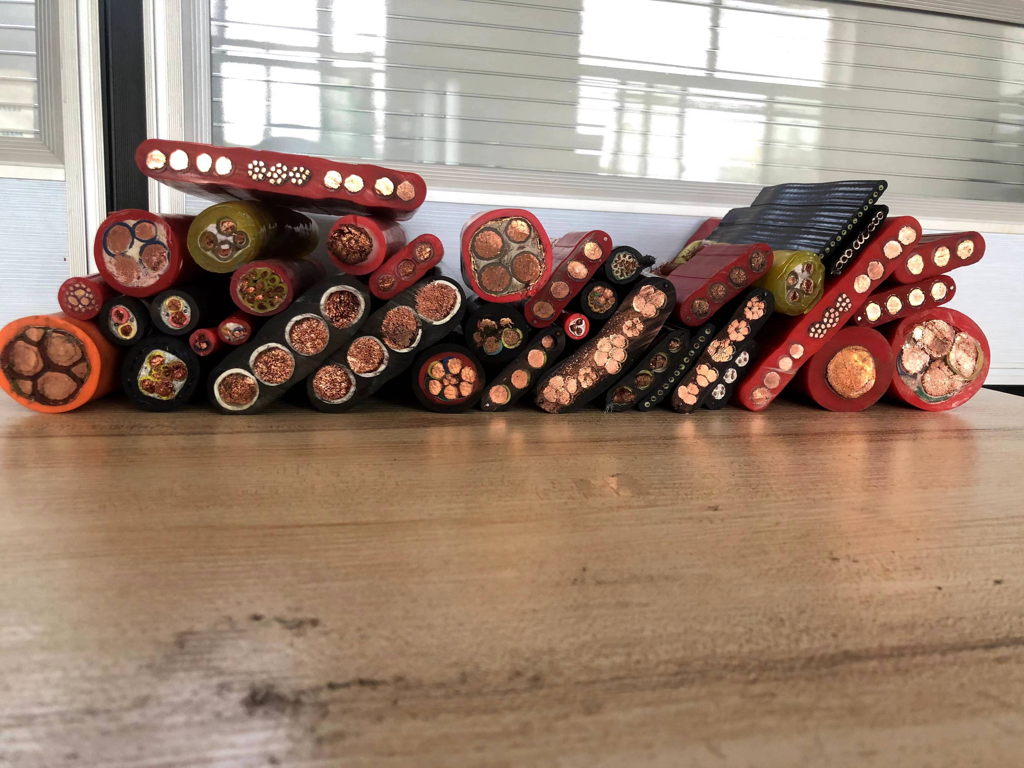 北京硅橡膠扁電纜價格  硅橡膠扁電纜生產(chǎn)廠家