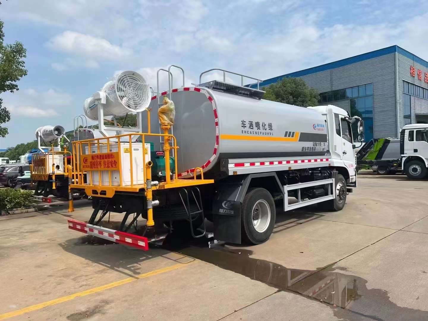 東風F9灑水車廠家-報價-多功能灑水車-程力集團-多功能灑水車供應(yīng)商 東風F9多功能灑水車