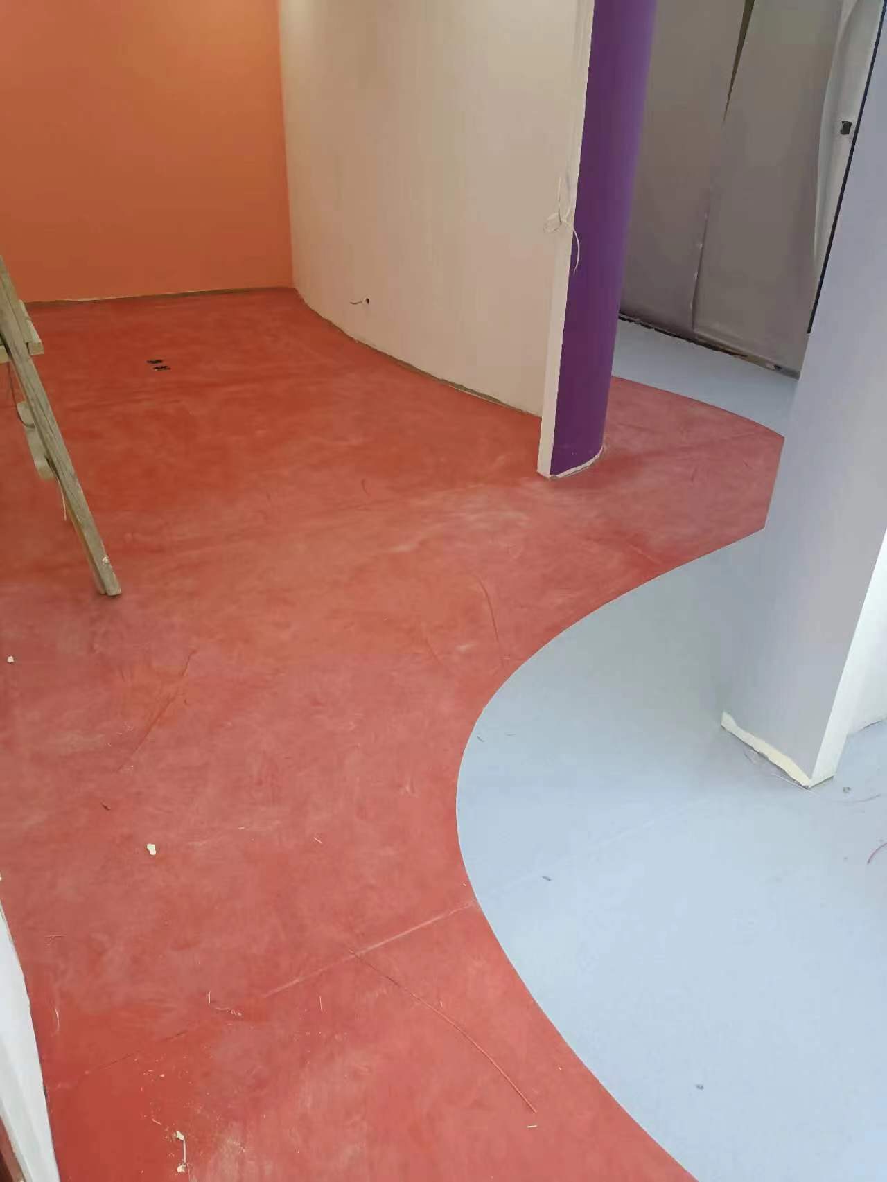 山東拼圖塑膠地板廠家，批發(fā)，報價【青島藝欣園裝飾材料有限公司】