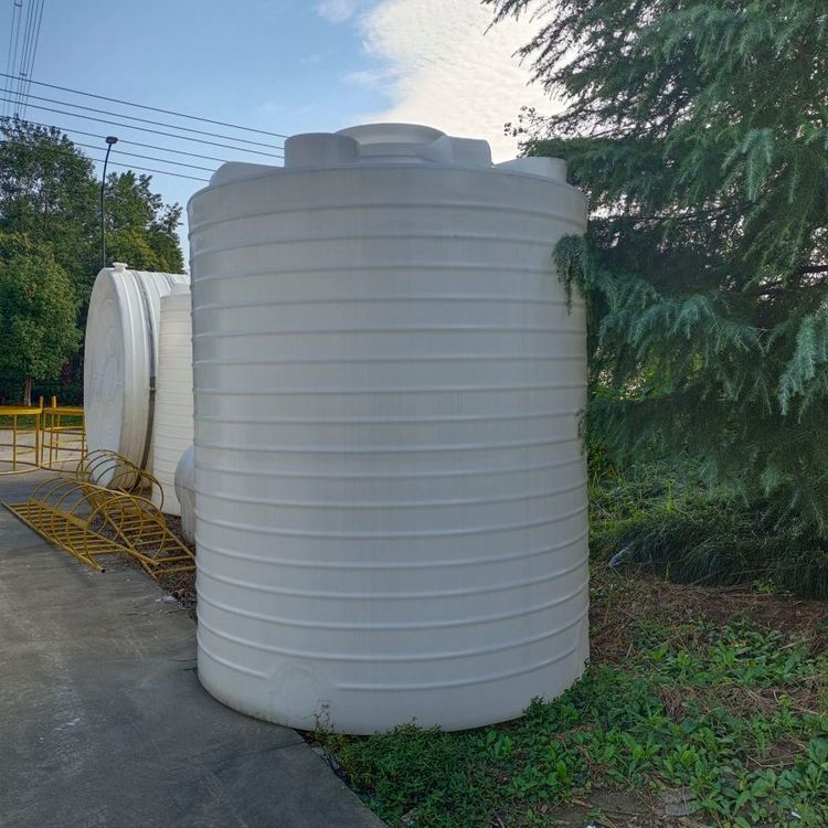供應武漢7噸塑料水箱7立方大型家用屋頂PE儲水罐7000LPE防腐化工罐