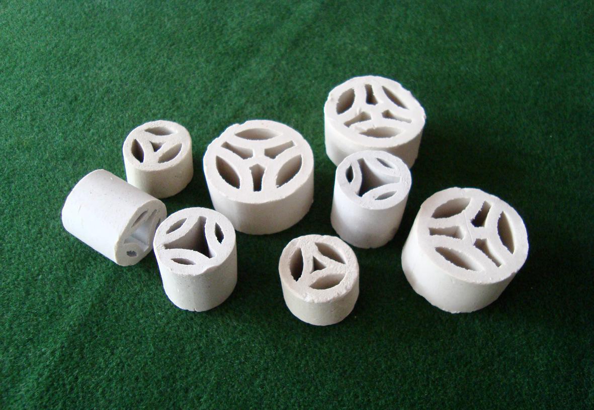 廠家供應(yīng)陶瓷階梯環(huán) 陶瓷散堆填料 38mm耐酸堿陶瓷階梯環(huán)填料