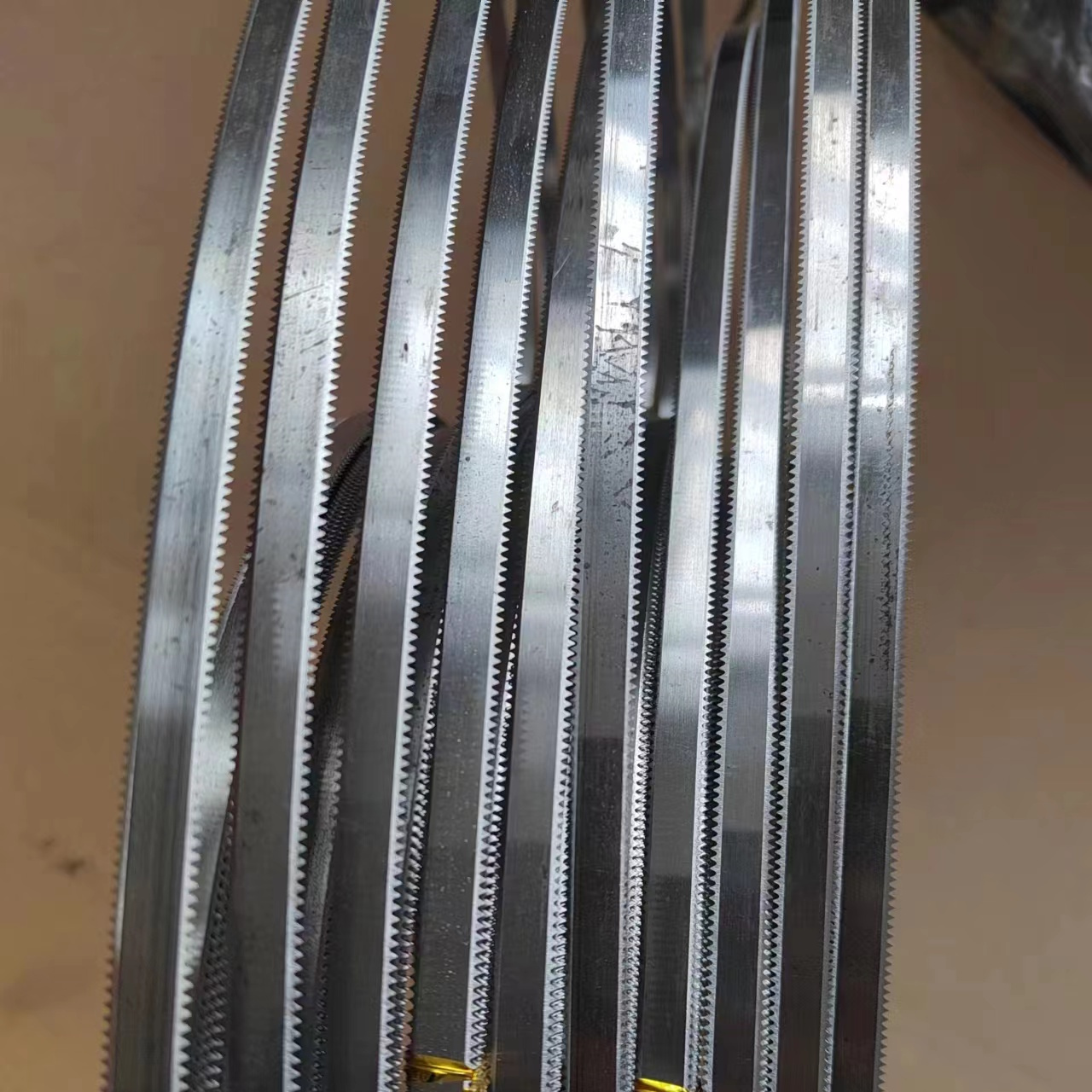 福建 皮帶機(jī)刀帶供應(yīng)商_皮革機(jī)械刀帶批發(fā)價(jià)格 皮帶機(jī)刀帶