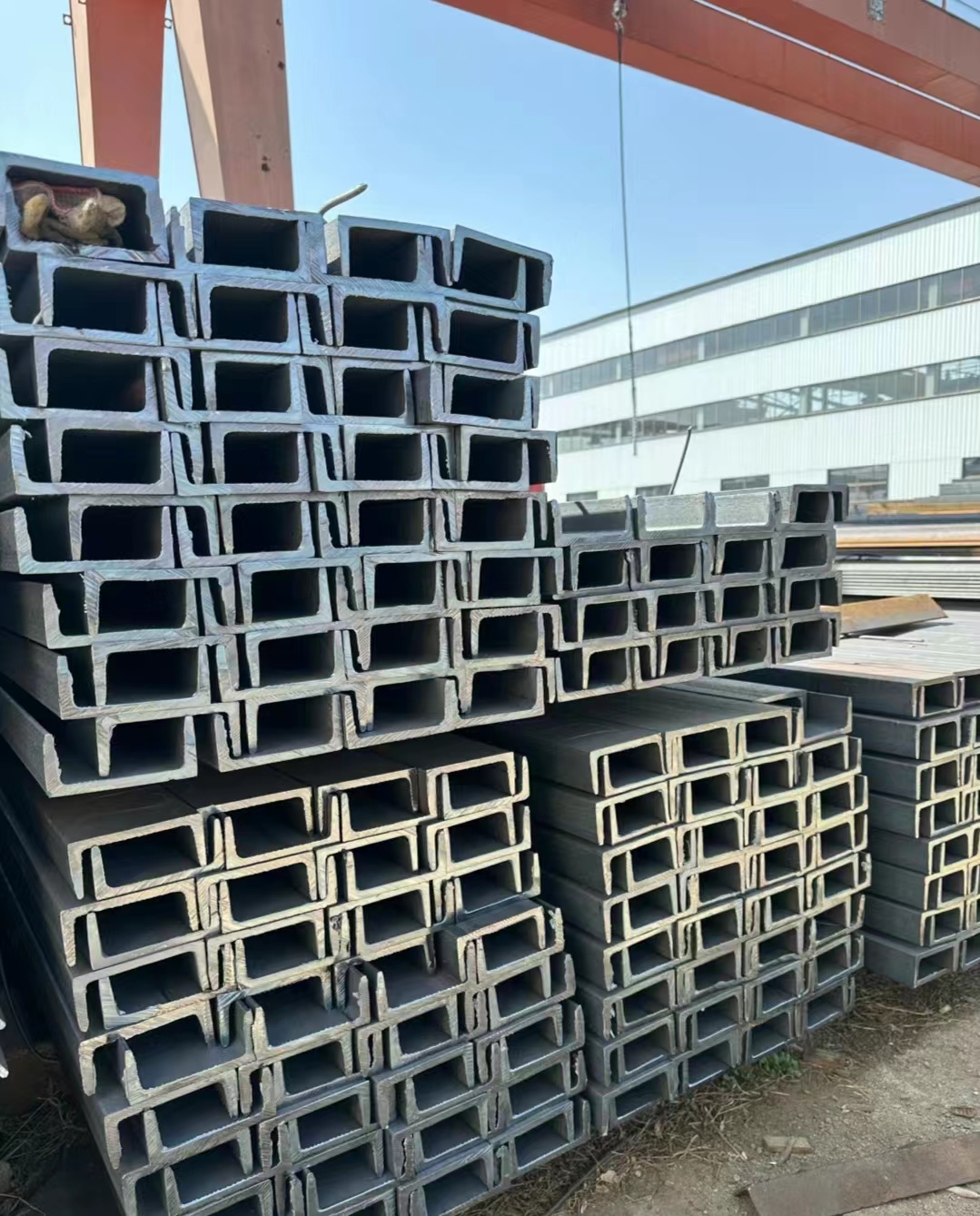 昆明槽鋼廠家供應(yīng)-供應(yīng)價(jià)格-多少錢【云南鋼偉商貿(mào)有限公司】
