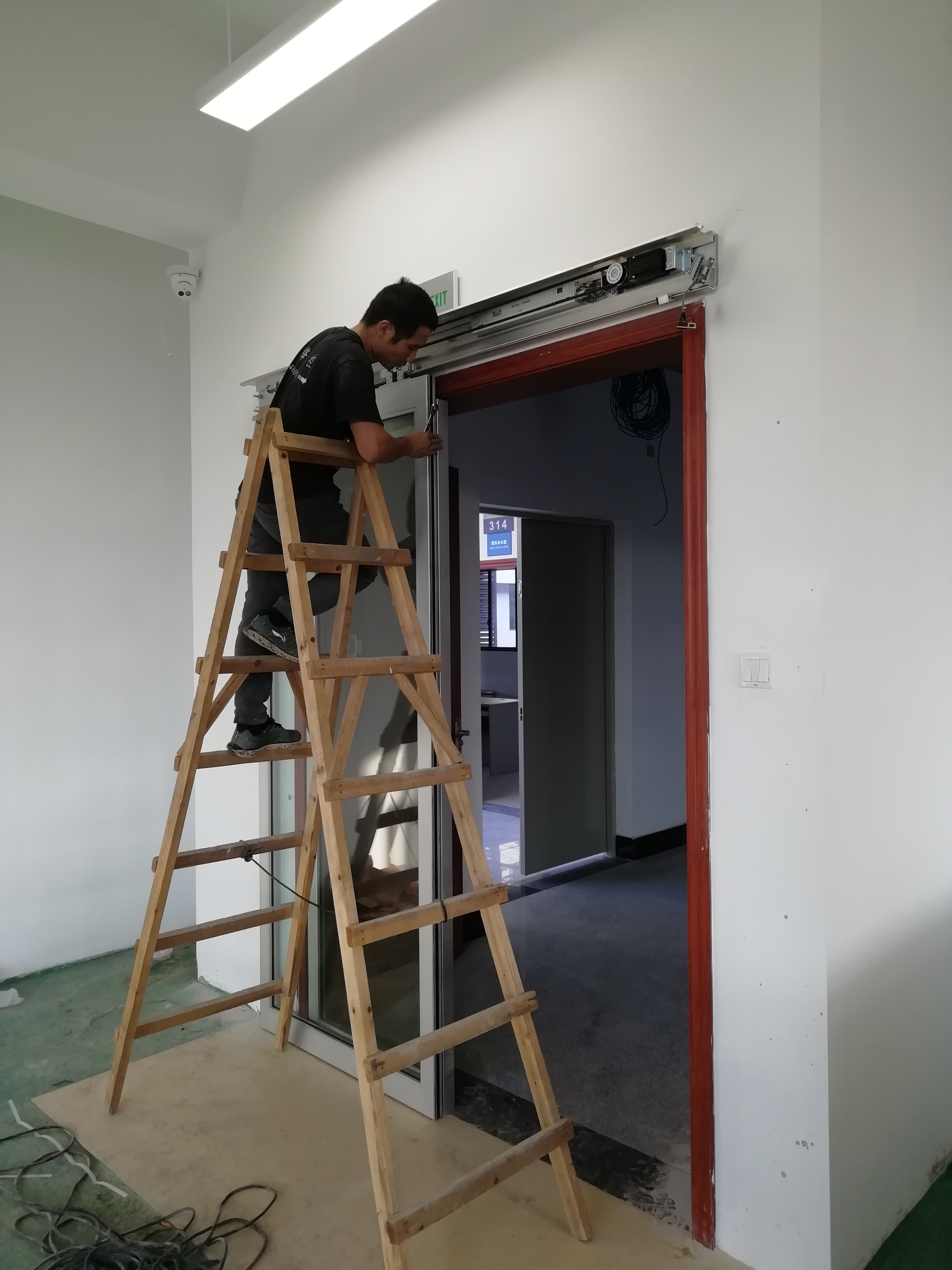 圖書館型材自動門安裝-售后維修-保養(yǎng)-廠家【廣州市堅一鋒門控科技有限公司】