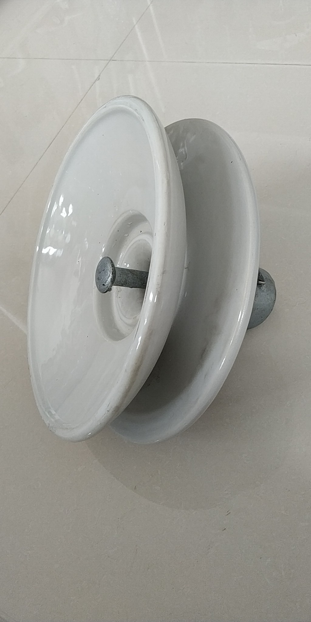 河北盤(pán)型懸式瓷絕緣子廠家，批發(fā)，報(bào)價(jià)【澳興電力器材有限公司】 防污型懸式瓷絕緣子