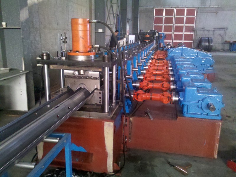 河北高速公路護(hù)欄生產(chǎn)線加工 定制 供應(yīng)