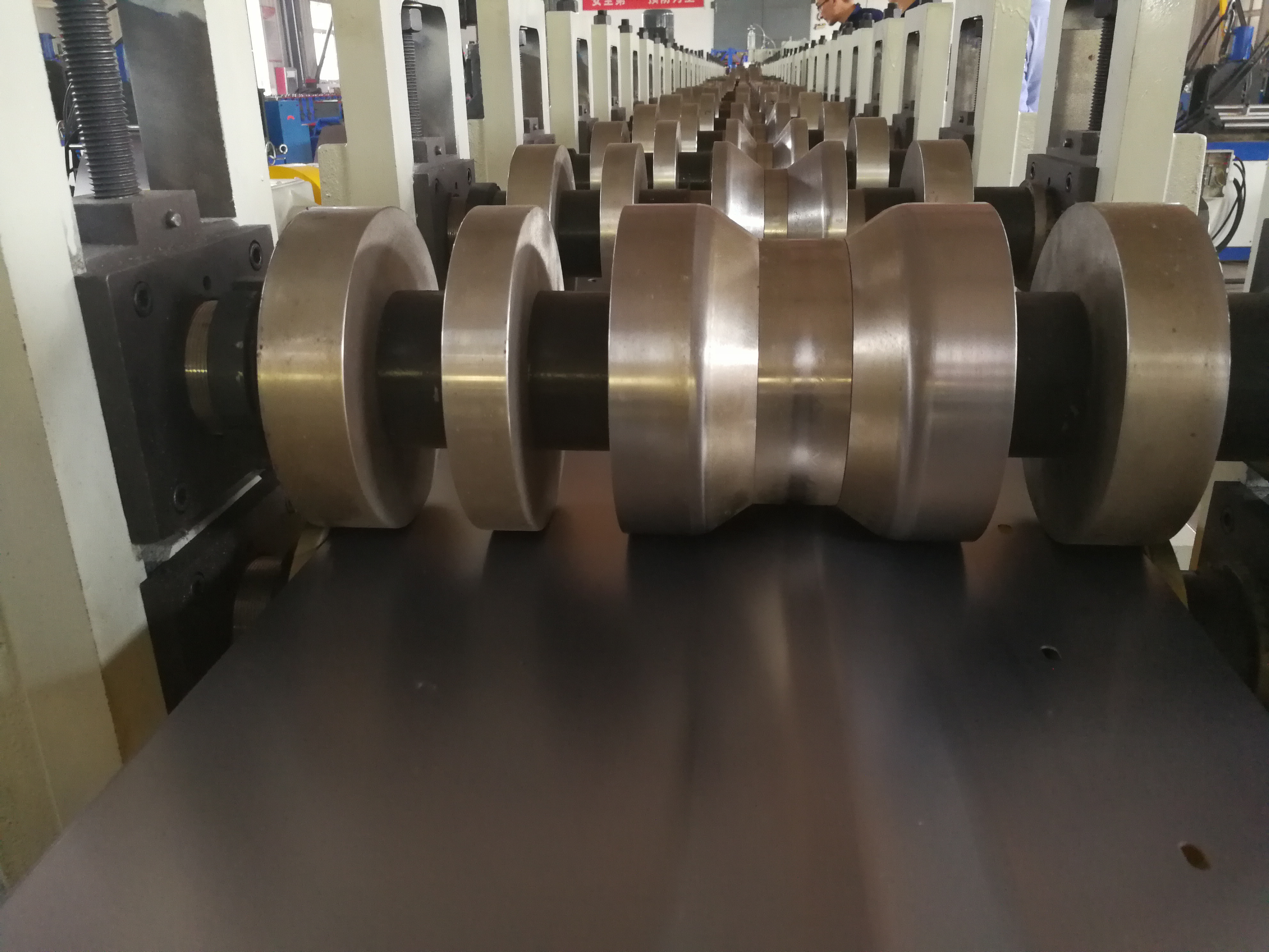 浙江圍欄系統(tǒng)立柱生產(chǎn)線 圍欄系統(tǒng)型材加工設(shè)備 圍欄立柱自動生產(chǎn)線